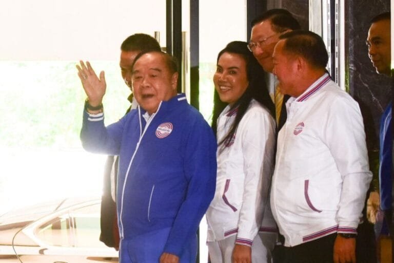 ประวิตร ลั่นสบายมาก-ยังยิ้มได้ หลังถูกขับพ้นรัฐบาล