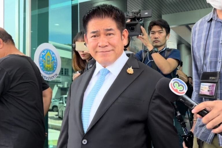 ธรรมนัส​ ปัดตอบขอมติ พปชร. ขับตัวเองหรือประวิตรพ้นพรรค​ ลั่น​ขอขับน้ำก่อน