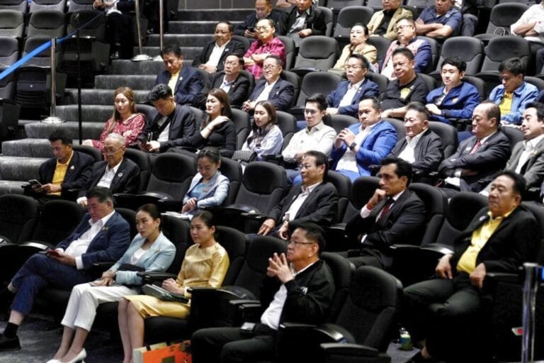 ด่วน มติ สส.เพื่อไทย ชง กก.บห. ขับพลังประชารัฐออกจากพรรคร่วมรัฐบาล