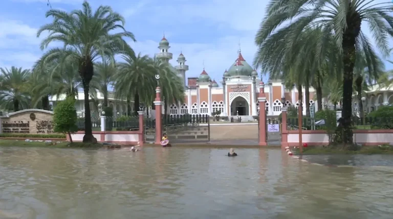 น้ำท่วมปัตตานีเข้าสู่ภาวะปกติ-ชาวบ้านเริ่มกลับมาเปิดร้านค้า