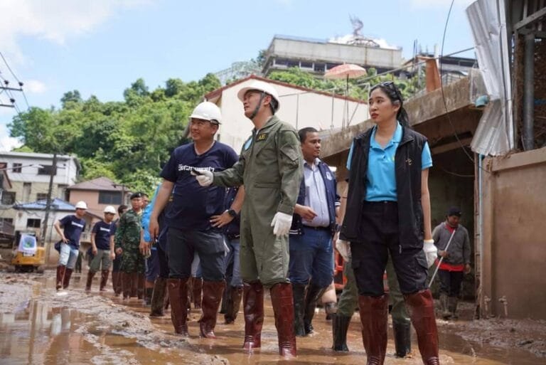 ประชาธิปัตย์ หวั่นอาคารทรุดหลังน้ำลด-ส่งทีมวิศวกรสำรวจ