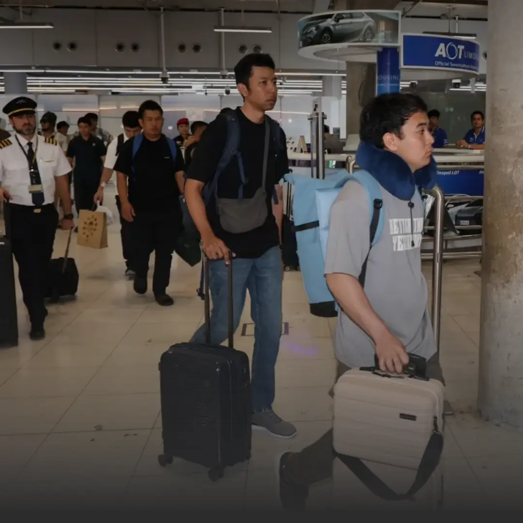 20 ลูกเรือเรือ มยุรี นารี เดินทางถึงไทยแล้วที่สุวรรณภูมิ » The Mainstream