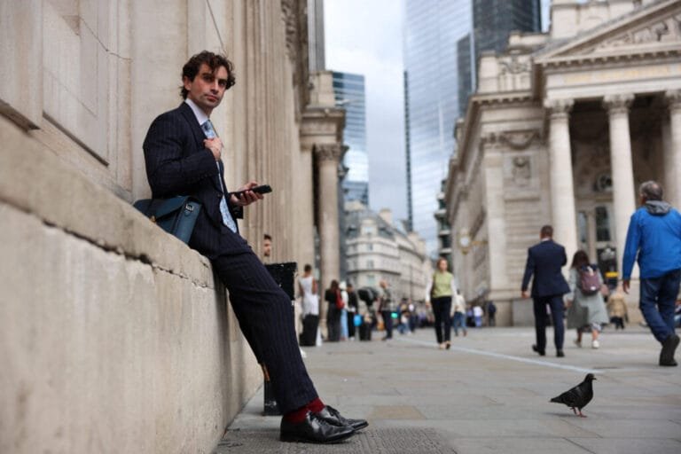 ค่าจ้าง UK เดือนกันยายนเพิ่มน้อยสุดรอบ 3 ปีกว่า ธุรกิจรอความชัดเจนจากรัฐบาล