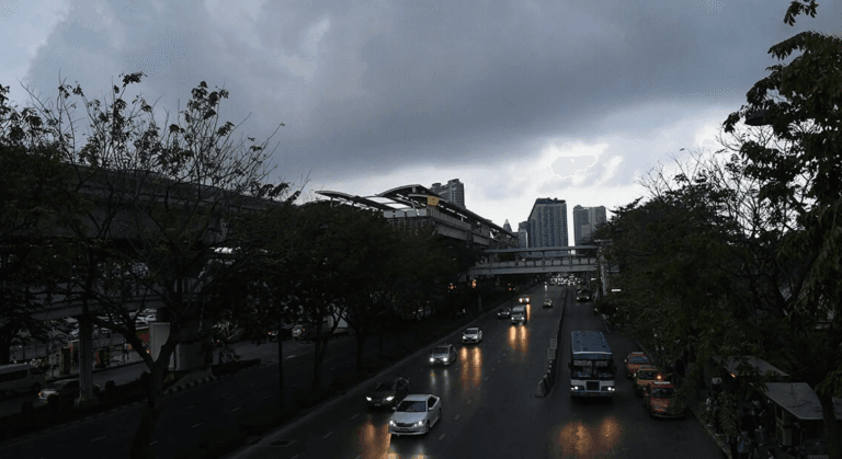 กรมอุตุฯ เตือน มรสุมถล่มทั่วไทย ระวังฝนตกหนัก-น้ำท่วม-ป่าหลาก-ทะเลมีคลื่นสูง