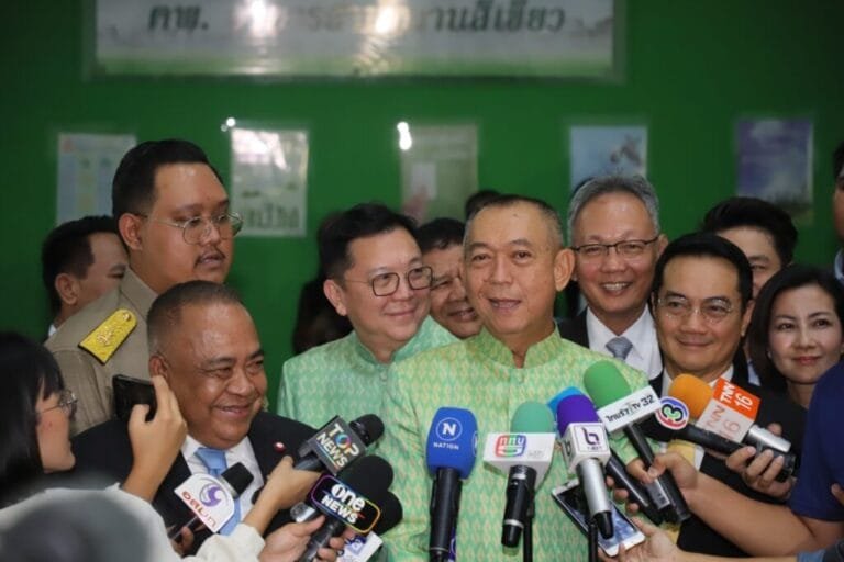 เฉลิมชัย หนุนเอ็นเตอร์เทนเม้นท์คอมเพล็กซ์ หากไม่เอื้อนายทุน ทำถูกกฎหมาย