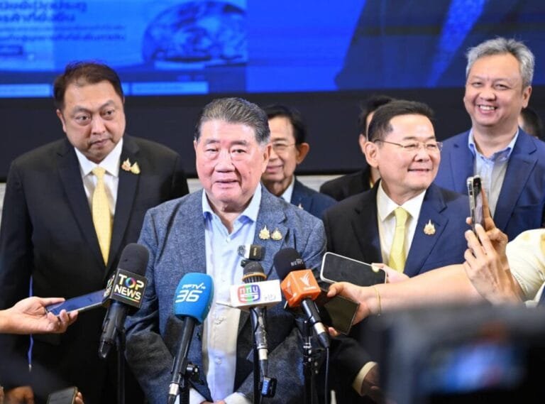 ภูมิธรรม ถามกลับ “เรืองไกร” ร้องนายกฯอิ๊งค์ต้องการอะไร ผมเป็นรัฐมนตรีตั้งแต่ปี 48
