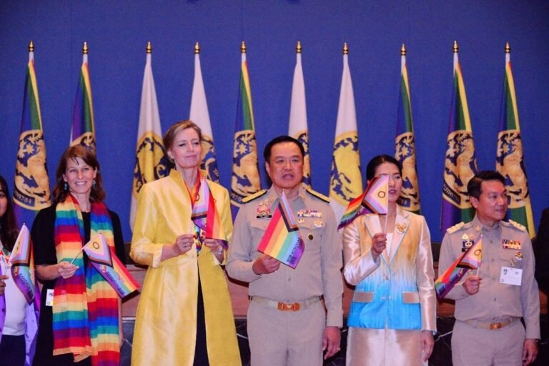 อนุทิน คิกออฟ มอบธงแห่งความรัก พร้อมแล้ว สมรสเท่าเทียม 50 เขต 878 อำเภอทั่วไทย