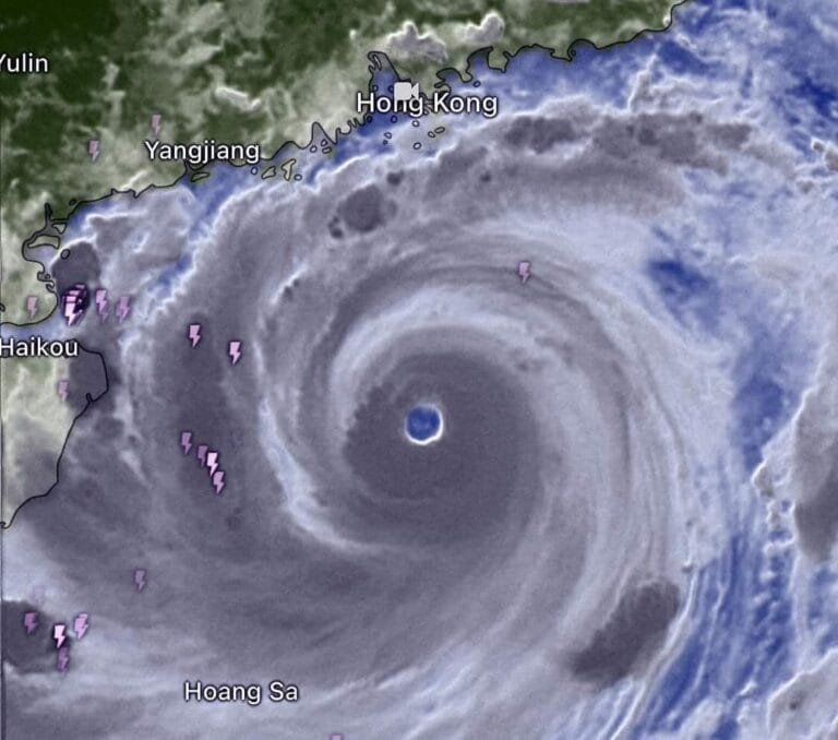 รู้จัก Eye of a storm ไต้ฝุ่นยางิ แรงแน่