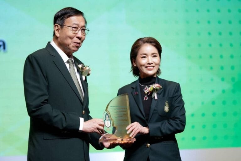 กุลพรภัสร์ “ไทย สมายล์ บัส” คว้ารางวัล องค์กรดีเด่นสมาคมแห่งสถาบันพระปกเกล้า