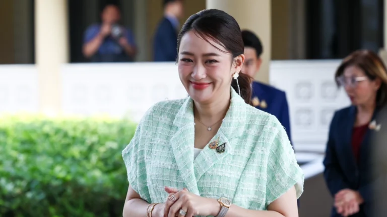 นายกฯ คิกออฟ 30 บาทรักษาทุกที่ทั่วไทย บอกเมอร์รี่คริสต์มาส หลังถูกถามปมตอบกระทู้สภา