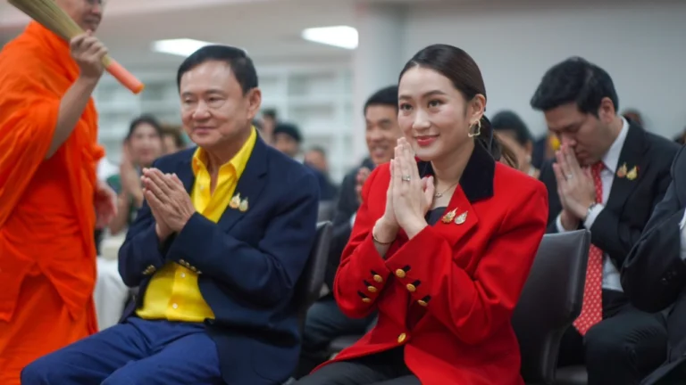 “อิ๊งค์” นำเพื่อไทยทำบุญที่ทำการพรรคใหม่ “ทักษิณ” ออกตัวมาเป็นผู้สังเกตการณ์