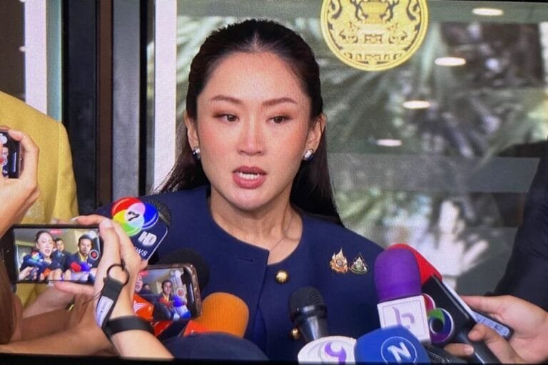 นายกฯ ร้องไห้ หลังเหตุรถบัสนักเรียนไฟไหม้ สั่งการ “อนุทิน-สุริยะ” ลงพื้นที่ด่วน