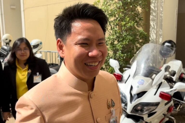 อรรถกร รับกรอกประวัติรัฐมนตรีแล้ว ไม่รู้ ”พัชรวาท“ หลุด ครม.