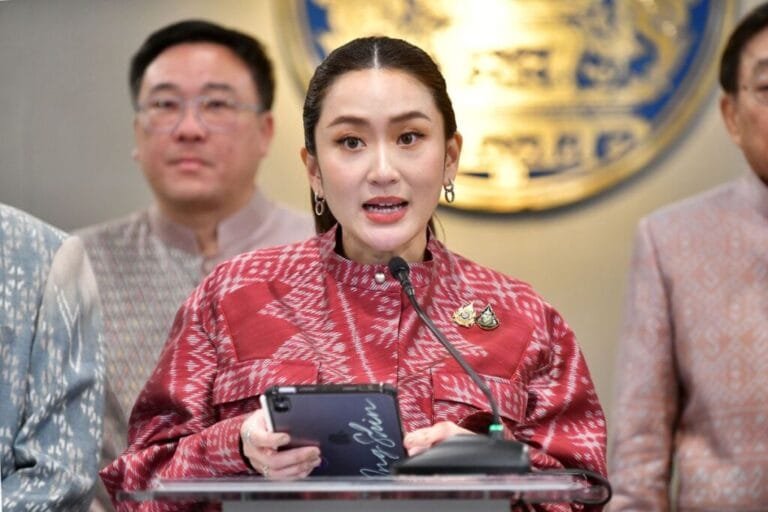 แพทองธาร ยันไม่ได้เตะถ่วงค่าแรง 400 บาท ตั้งใจให้ขึ้นในปีนี้