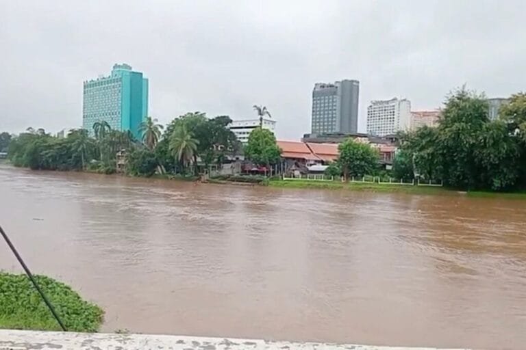 น้ำปิงเชียงใหม่สูงขึ้น กรมชลประทานเตือนพื้นที่ริมตลิ่งเฝ้าระวังใกล้ชิด