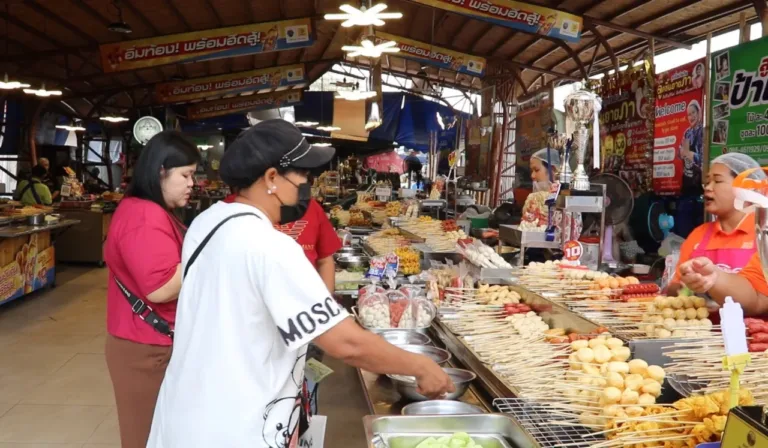 ราคาน้ำมันปาล์มพุ่ง ส่งผลกระทบต่อแม่ค้าขายลูกชิ้นที่บุรีรัมย์