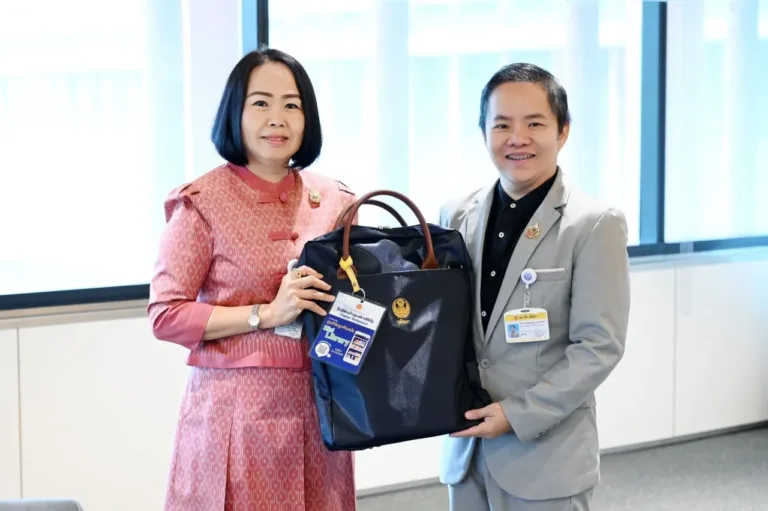 “ภิญญาพัชญ์ ศันสนียชีวิน” สว. ใหม่ เข้ารายงานตัวต่อสภาฯ พร้อมปฏิญาณตน