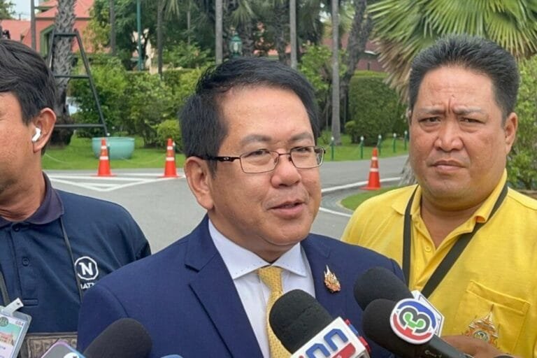 จิรายุ เข้าทำเนียบพบเลขาธิการนายกฯ พร้อมเป็นโฆษกรัฐบาล