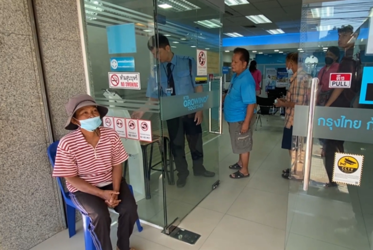 เงินหมื่นรอบโอนซ้ำครั้งที่ 2 คึกคัก กลุ่มเปราะบางทยอยถอนเงินใช้จ่าย