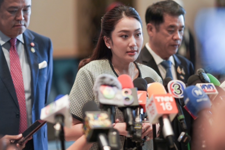 นายกฯ ดีใจติดอันดับสตรีทรงอิทธิพลโลก ยันแผนแก้น้ำท่วม ต้องทำให้จบ