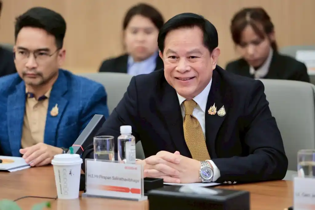 Pchina_02 » The Mainstream พลังงานหมุนเวียน, พลังงานสะอาด, พีระพันธุ์ สาลีรัฐวิภาค, ค่าไฟแพง, ไทยซื้อไฟจากลาว