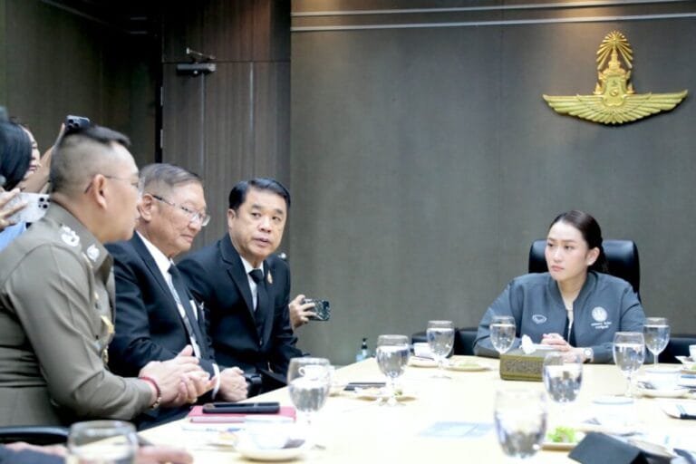 รัฐบาลประชุมเหตุรถไฟไหม้ คมนาคมจ่อสังคายนาระเบียบยานยนต์สาธารณะ