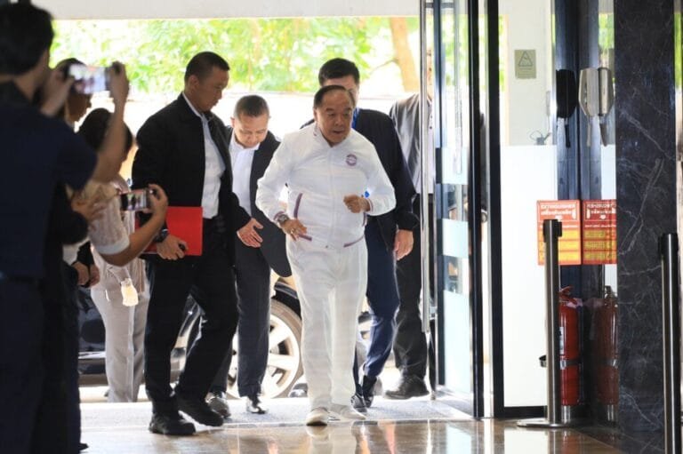 พลังประชารัฐ งัดกฎหมายชง 4 ชื่อเป็นรัฐมนตรี สกัดโผ ครม.กลุ่มธรรมนัส