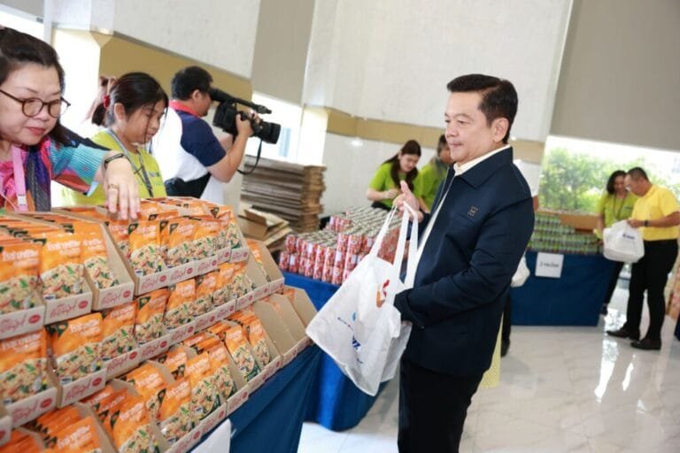 ก.พลังงาน- ปตท. ส่ง PTT Group SEALs – ถุงยังชีพ ระดมช่วยน้ำท่วม