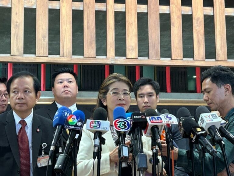 สุดารัตน์ เชื่อ แจกเงิน 10,000 เป็นเงินสดดี แต่เศรษฐกิจไม่โตยั่งยืน