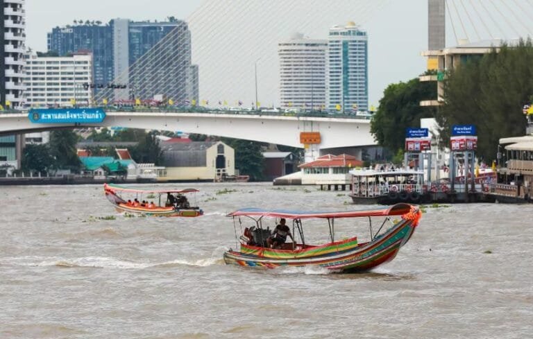 น้ำเจ้าพระยาเพิ่มสูง เตือนประชาชนริมแม่น้ำยกของขึ้นที่สูง