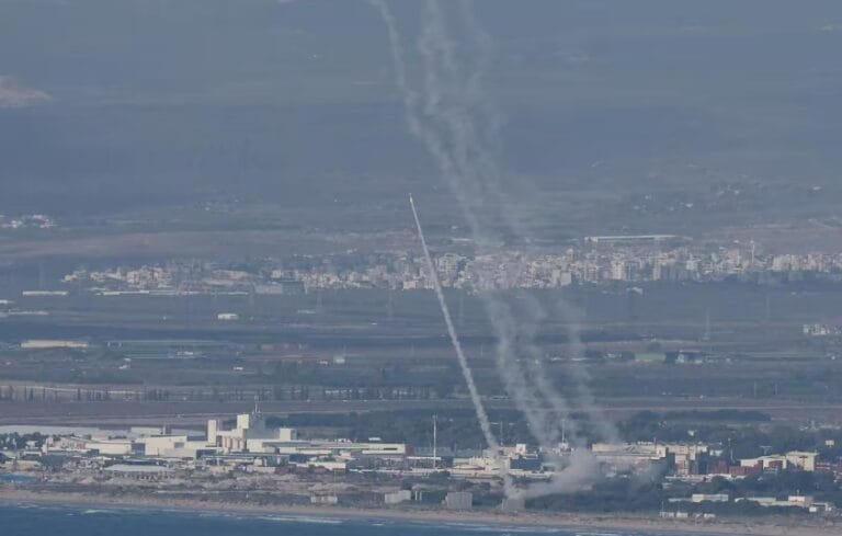 ฮิซบอลเลาะห์ ยิงจรวดกว่า 100 ลูกถล่มทางตอนเหนืออิสราเอล