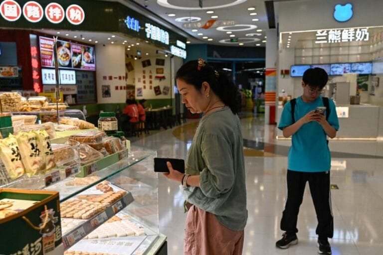 จีนผลผลิตภาคอุตสาหกรรมยังชะลอ แต่การกระตุ้นภาคครัวเรือนได้ผล รัฐ-เอกชนเร่งกระตุ้นเพิ่ม