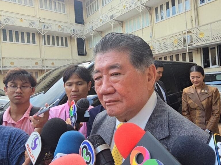 ภูมิธรรม ชี้นายกฯ ตั้ง ‘ณัฐวุฒิ‘ ถูกต้อง ลั่นไม่ใช่เรื่อง รบ. ‘เนวิน‘ พบ ’ทักษิณ‘