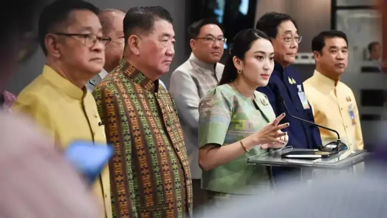 นายใหญ่ดันเกม ปรับ ครม. เปิดทางคนสนิท โยกภูมิธรรมคุมพาณิชย์