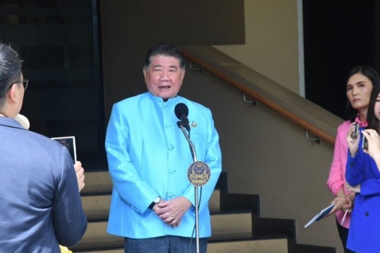 ภูมิธรรม ขอให้ พปชร.คุยให้จบหลังทวงหนังสือกรอกประวัติ “พัชรวาท” ย้ำอำนาจเลือกเป็นของนายกฯ