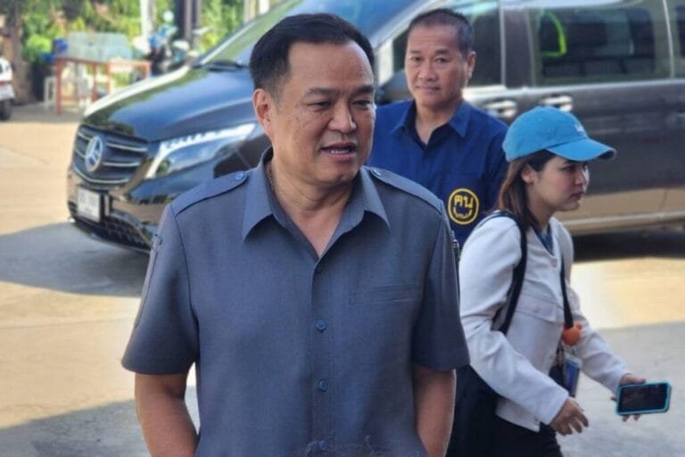 อนุทิน เผย พท. ยังไม่นัดคุยแก้ รธน. ชี้อะไรเป็นประโยชน์ประชาชน เดินหน้าไม่เหลียวหลัง