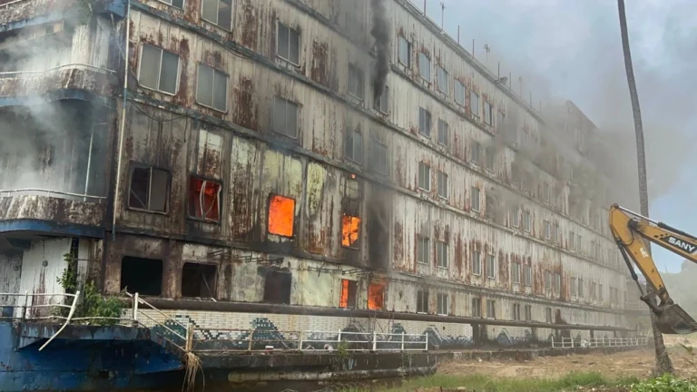 เกิดเหตุ “ไฟไหม้” โรงแรมร้างบน “เกาะช้าง” เบื้องต้นยังไม่ทราบสาเหตุ