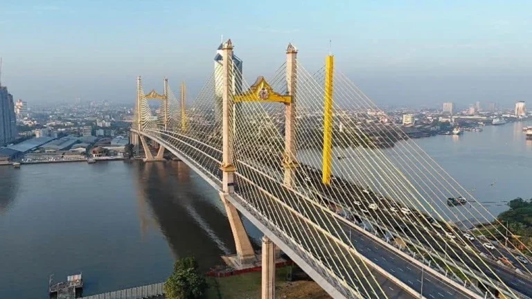 รัฐส่อไม่ต่อรถไฟ-รถเมล์ฟรี เปิดวันแรก “สะพานทศมราชัน” ลดติดขัดลงใต้