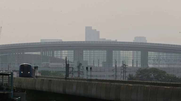 ฝุ่น PM 2.5 ในกทม. มีแนวโน้มเพิ่มขึ้น สีส้ม 7 เขต จัด 10 อันดับ พบสมุทรสงครามสูงสุด