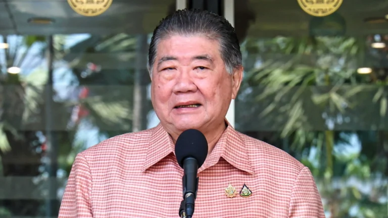 เพื่อไทยหาเสียง อบจ. ยึดกฎหมาย “ภูมิธรรม” ย้ำ “ทักษิณ” เป็นผู้ช่วยหาเสียง