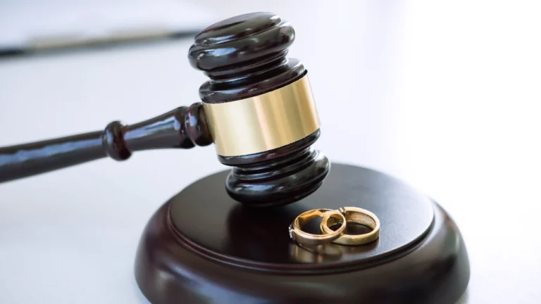 “กฎหมายฟ้องชู้” บังคับใช้แล้ว ให้ผู้ฟ้องหย่าด้วยเหตุมีชู้ เรียกค่าเสียหายได้