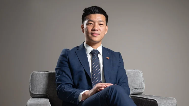 “เท้ง” ซัด “อิ๊งค์” สูดอากาศดีอยู่ดาวอส ส่วนคนไทยสูดฝุ่น PM 2.5 จี้แก้ปัญหา