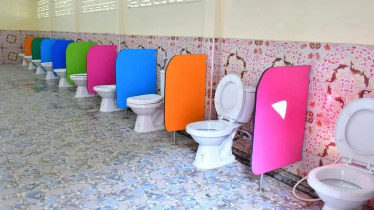 โรงเรียนแจงดราม่าห้องน้ำโล่งโจ้ง ไร้ฉากกั้น เผยทำเพื่อความปลอดภัยของเด็ก