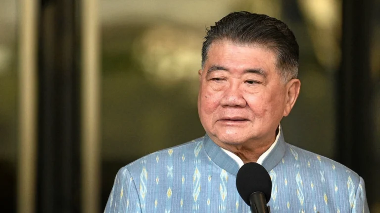 “ภูมิธรรม” ขอคนเห็นต่างอย่าทำล่าช้า เมินข้อเสนอ ปชป. ทำประชามติก่อนมีกาสิโน