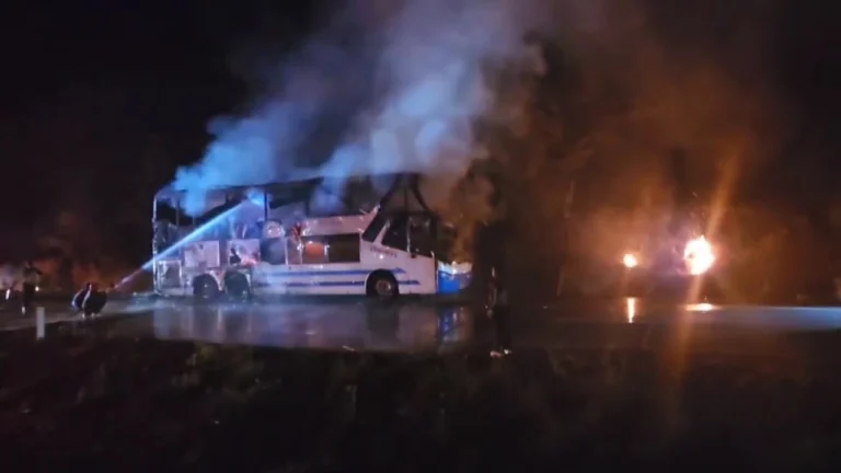 พ่อเมืองลำปาง เร่งตรวจสอบเหตุระทึก รถทัวร์กรุงเทพฯ – เชียงใหม่ ไฟไหม้ทั้งคัน