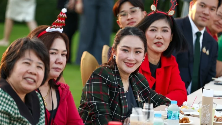 “นายกฯ อิ๊งค์” เลี้ยงปีใหม่สื่อทำเนียบ บอกหน้าเหลี่ยมแต่ไม่มีเล่ห์เหลี่ยม