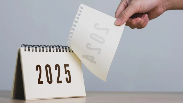 เช็กชัดๆ “วันหยุดปีใหม่ 2568” ข้าราชการ-ธนาคาร หยุดวันไหนบ้าง