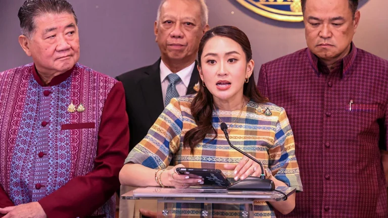 ไม่แทรกกองทัพ อิ๊งค์ ชี้จุดยืนเพื่อไทย ขอทุกฝ่ายข้ามขัดแย้ง ทักษิณ มั่นใจไม่มีรัฐประหาร