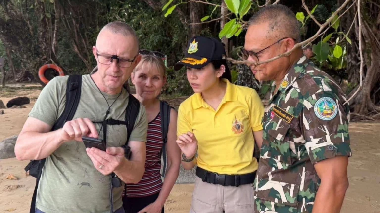 “ตั๊น จิตภัสร์” ลงพื้นที่มอบสิ่งของอาสาสมัครพิทักษ์อุทยานแห่งชาติ พังงา ภูเก็ต