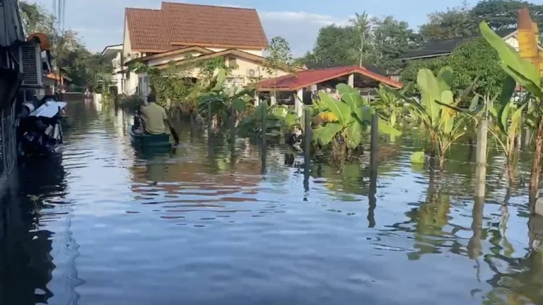 น้ำท่วมเมืองคอน 2 รพ. ระดับน้ำลดแล้ว แต่เขตเทศบาล-หลายอำเภอรอบเมืองยังวิกฤติ